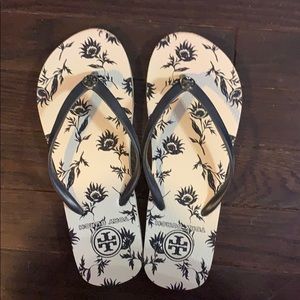 Tori burch flip flops size 7